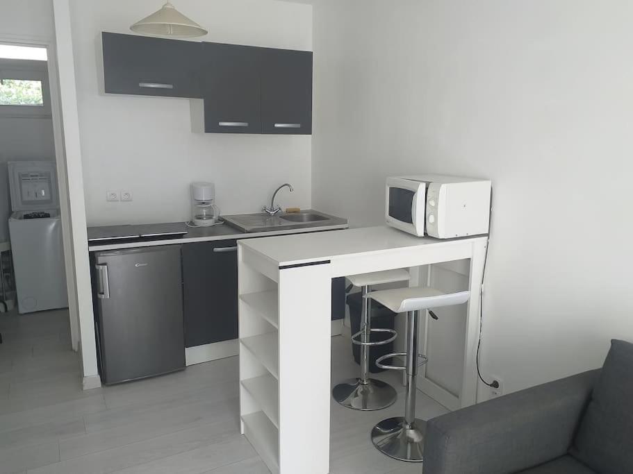 Studio Meuble Wifi A Proximite Du Tram Castelnau-le-Lez Eksteriør billede